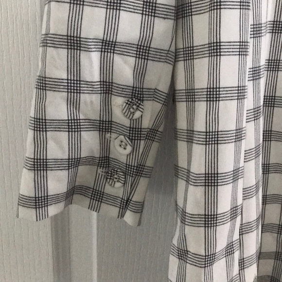 Danielle Bernstein WeWoreWhat Plaid Structured Oversized Blazer in White/Black - Picture 7 of 8